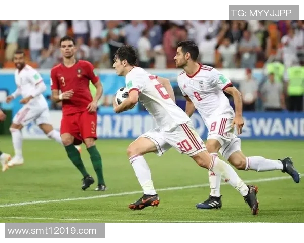 伊拉克球队与伊朗球队激烈对抗展现足球魅力与国家荣誉之争 伊拉克球队与伊朗球队激烈对抗展现足球魅力与国家荣誉之争