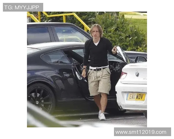 克罗斯的足球之路:从天才少年到世界级中场的成长历程与成就分析 克罗斯的足球之路:从天才少年到世界级中场的成长历程与成就分析