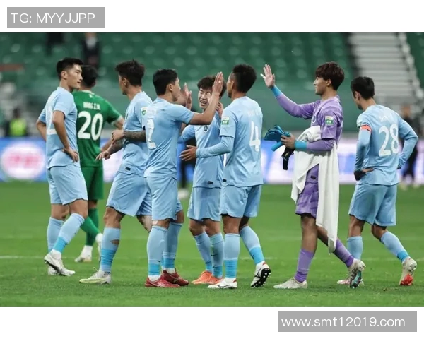 国安与蔚山现代激战正酣比分悬念迭起引发球迷热议 国安与蔚山现代激战正酣比分悬念迭起引发球迷热议