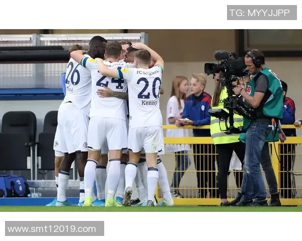 沙尔克与弗赖堡激战正酣精彩直播全程回顾与分析