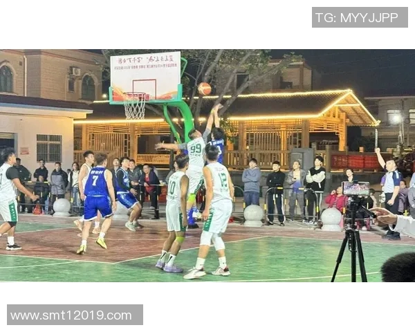 广州与新疆篮球赛激战正酣球迷热情高涨期待精彩对决 广州与新疆篮球赛激战正酣球迷热情高涨期待精彩对决