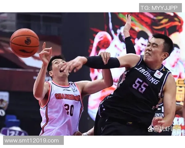 方硕如何在篮球赛场上展现个人魅力与团队协作精神的完美结合